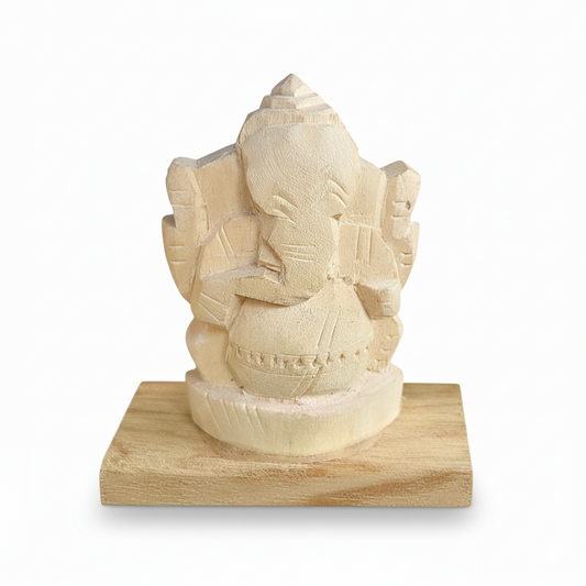 Swetharka Ganapathi Idol – Handcrafted Sacred Ganesha Statue from White Aak Root