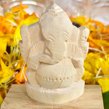 Swetharka Ganapathi Idol – Handcrafted Sacred Ganesha Statue from White Aak Root